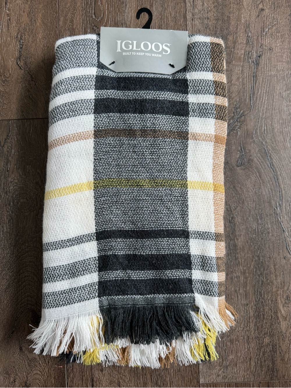 Igloos Plaid Blanket Scarf - new with tags